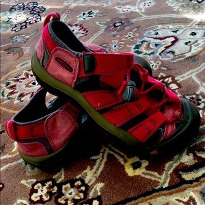 Keen pink sandals